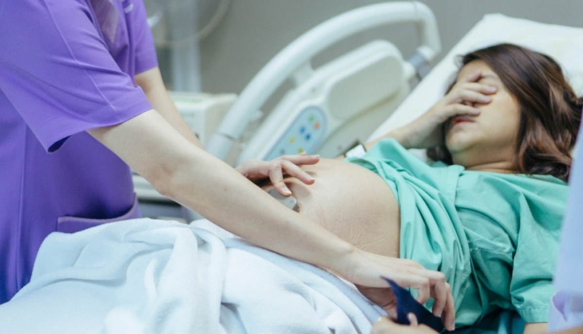 ospedale dolori addome saronno partorisce