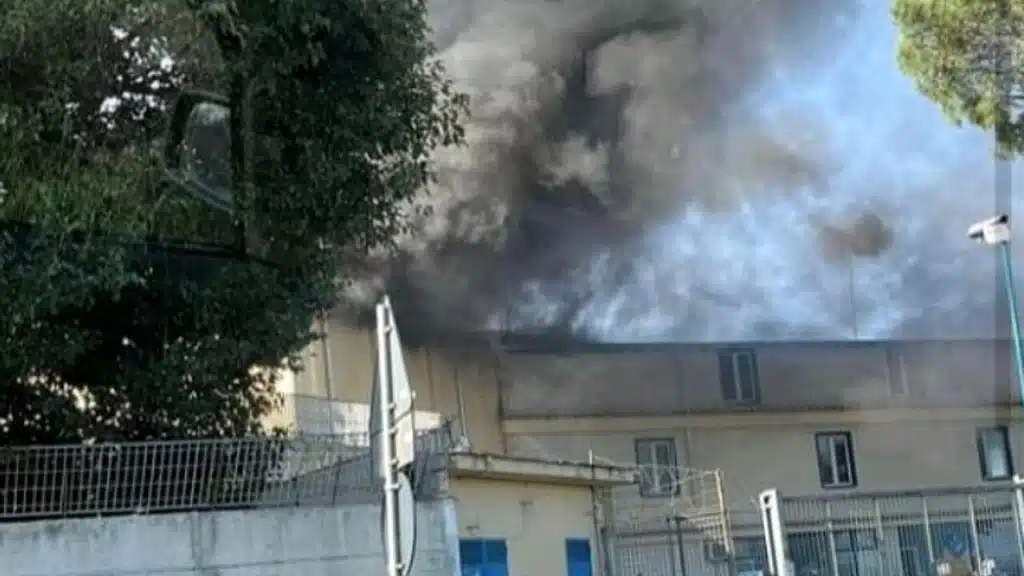 gricignano aversa maxi incendio fabbrica scarpe