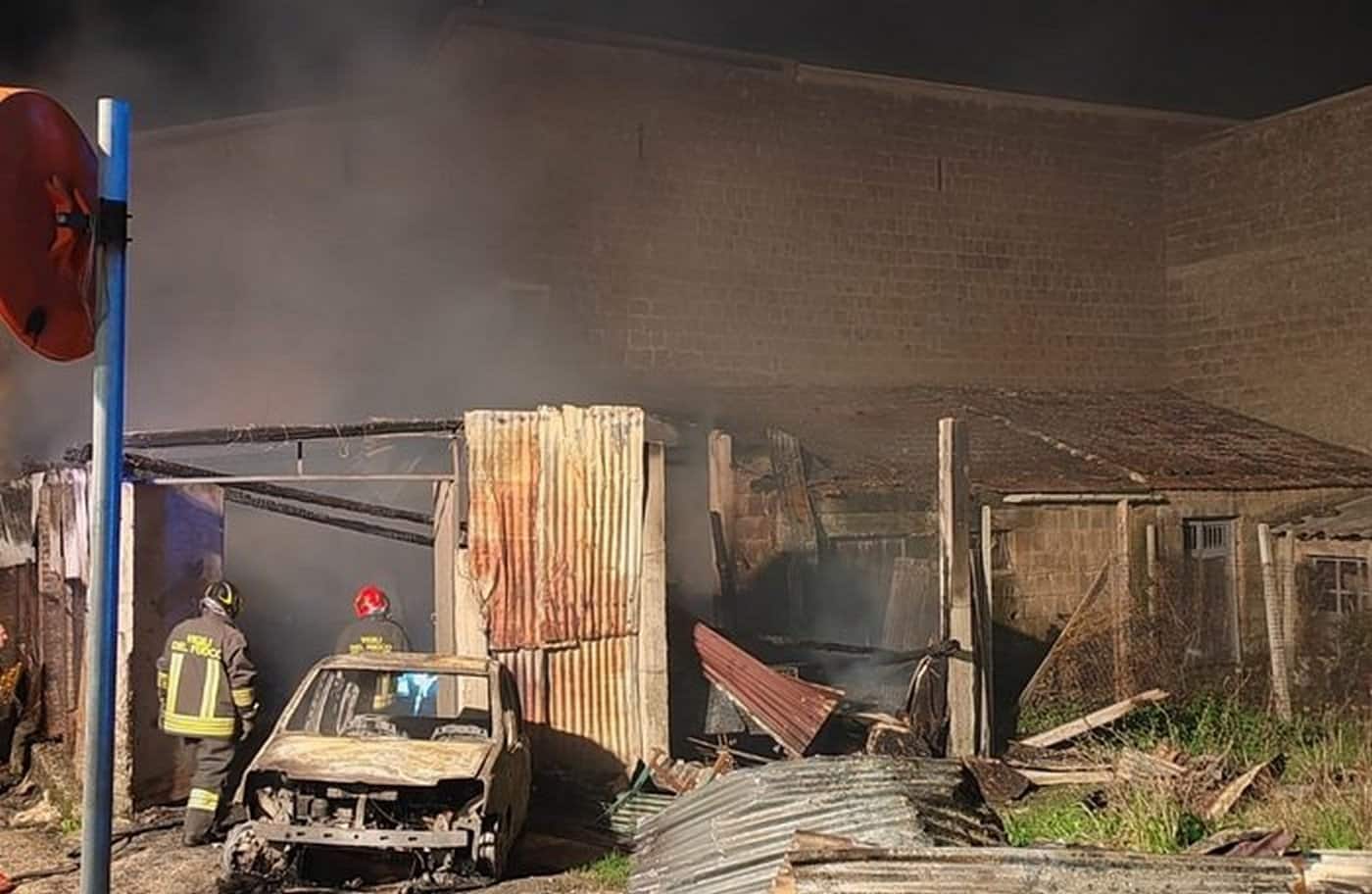 incendio-airola-fiamme-rimessa-auto-indagini
