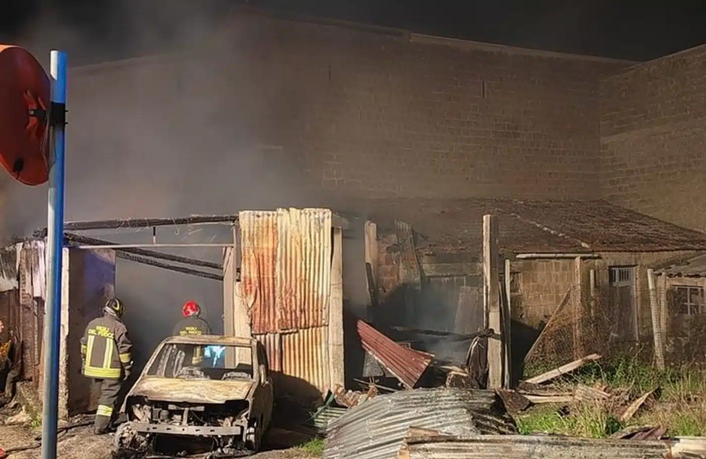 incendio-airola-fiamme-rimessa-auto-indagini