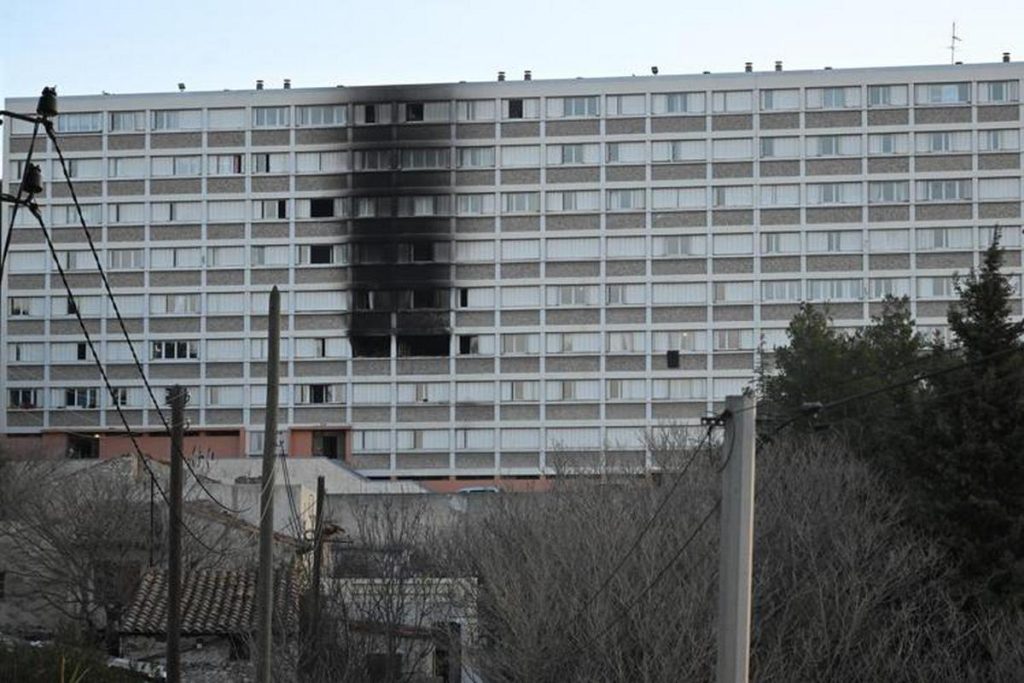 incendio palazzo marsiglia morto bambino