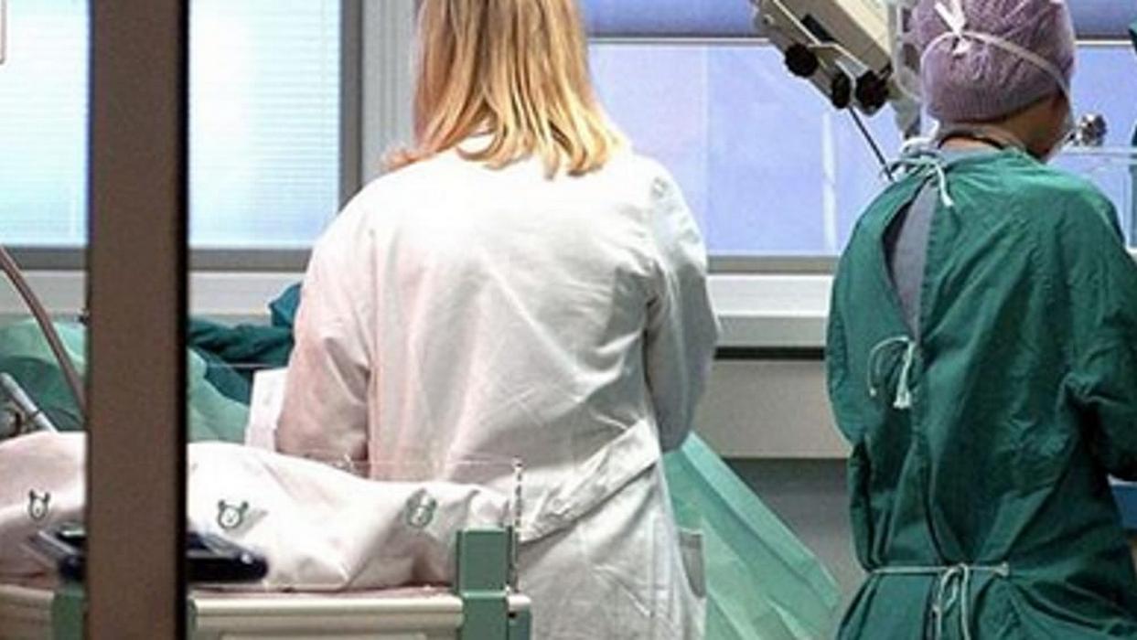 bari infermiera aggredita mamma paziente