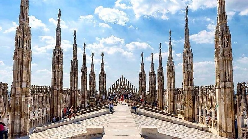 Milano donna male Duomo