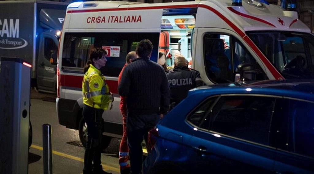 milano accoltella passanti condannato