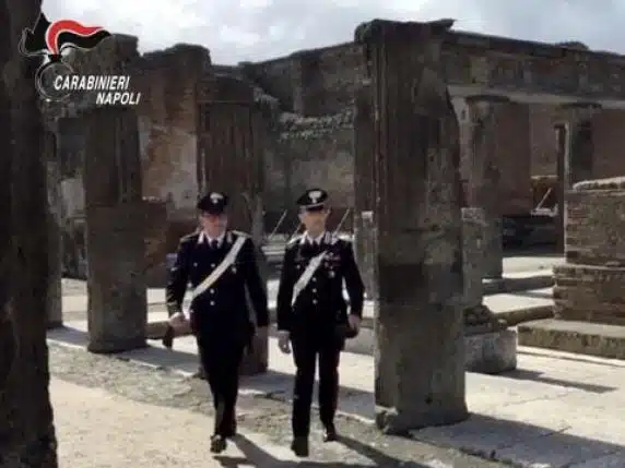 pompei indagati vigilanti notturni truffa