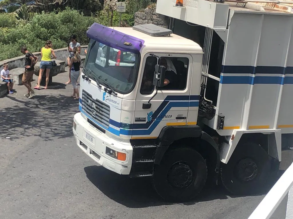sanremo studenti schiacciati camion morto ferita sorella