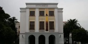 cava de tirreni funzionario preso pugni