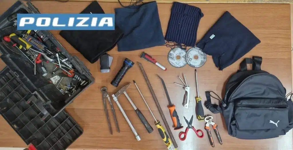 caserta possesso arnesi scasso denunciati