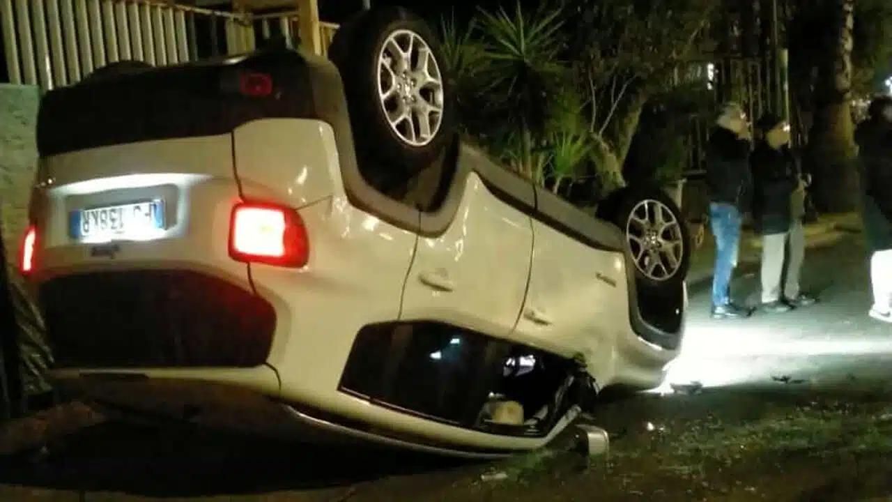 Incidente Melito madre figli illesi