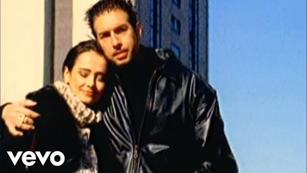 Sanremo 2024 testo significato Mary Gemelli Diversi