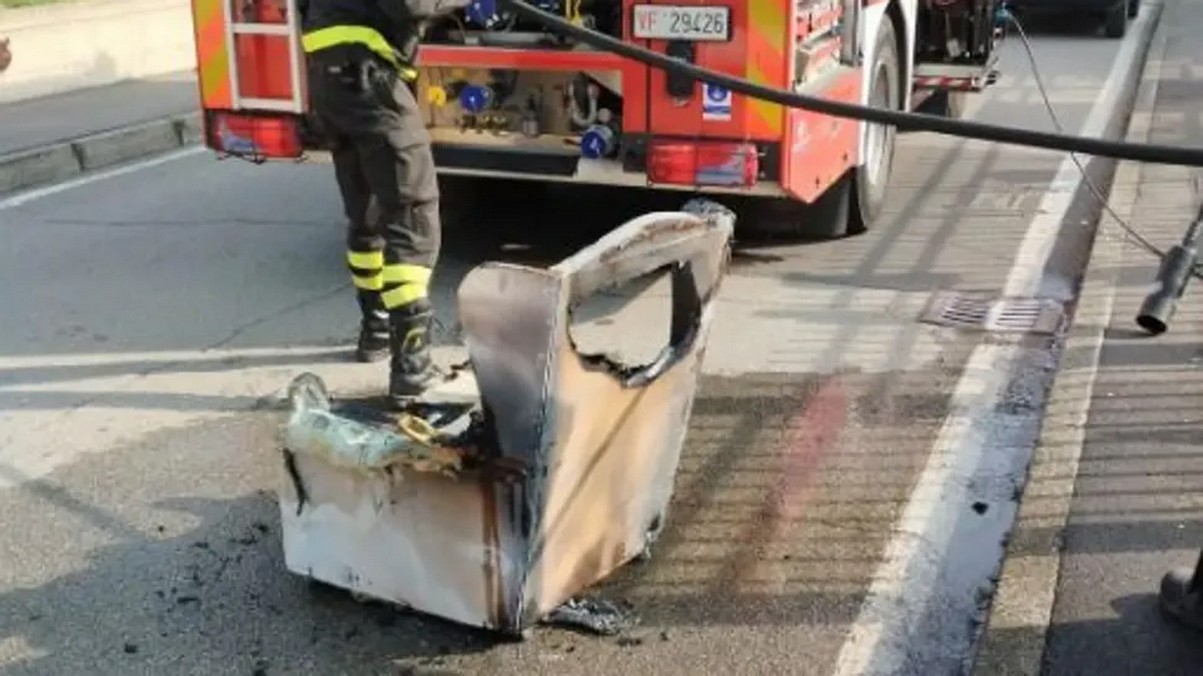 bergamo accende stufa alcol ustionato gambe