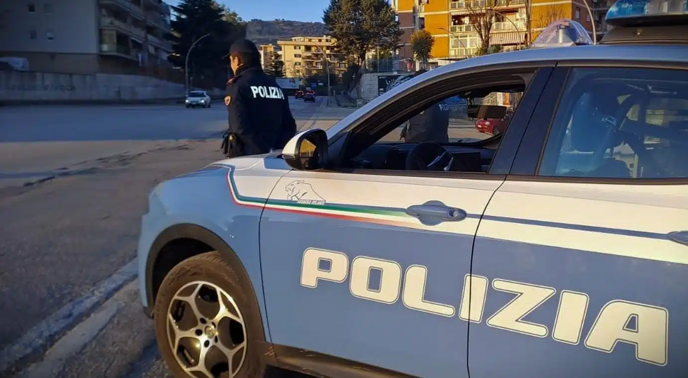 caserta ricercato violenza sessuale machete zaino arrestato