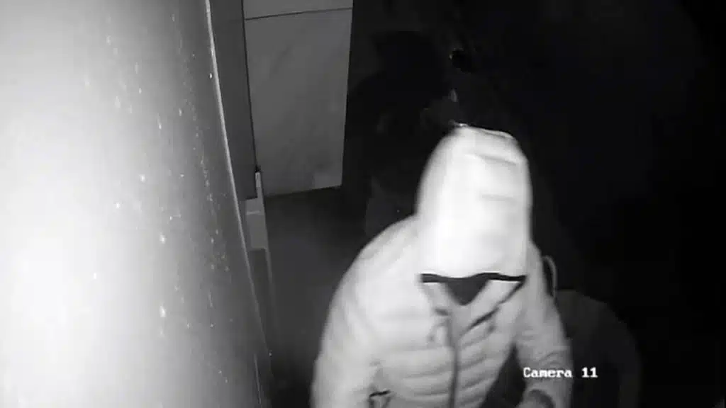 frignano ruba videocitofono abitazione