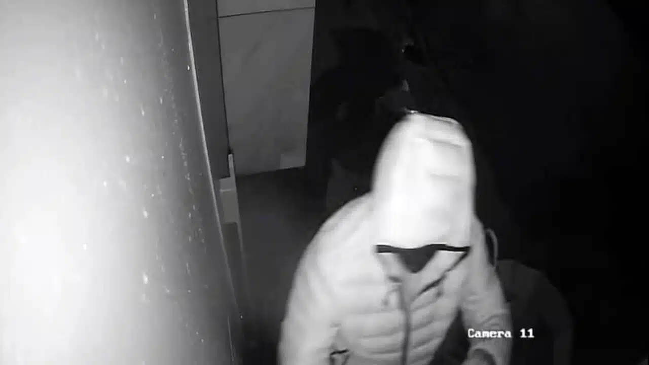 frignano ruba videocitofono abitazione
