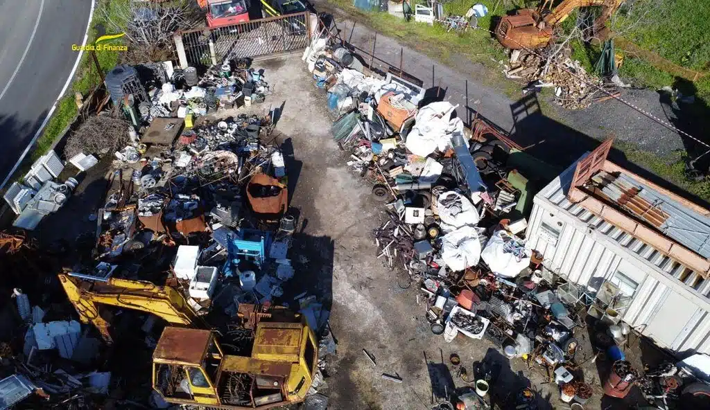 santa marina sequestrata area gestione rifiuti abusiva