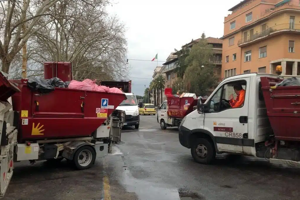 frosinone operaio cade compattore raccolta rifiuti morto oggi 13 marzo