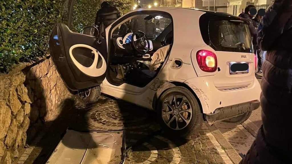 lusciano auto contro muro