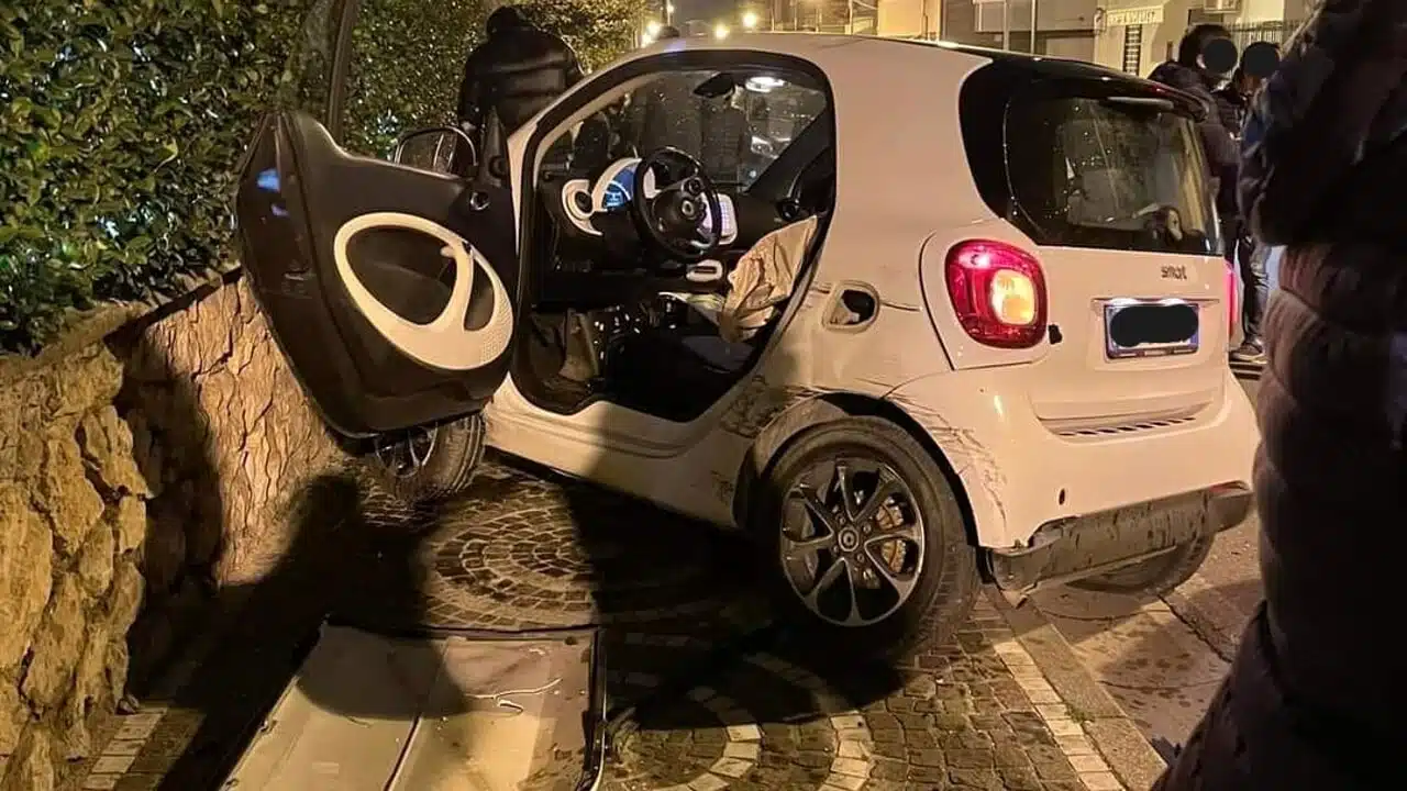 lusciano auto contro muro