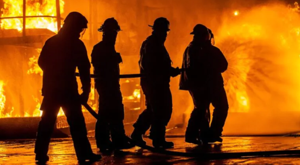 Bangladesh incendio palazzo morti
