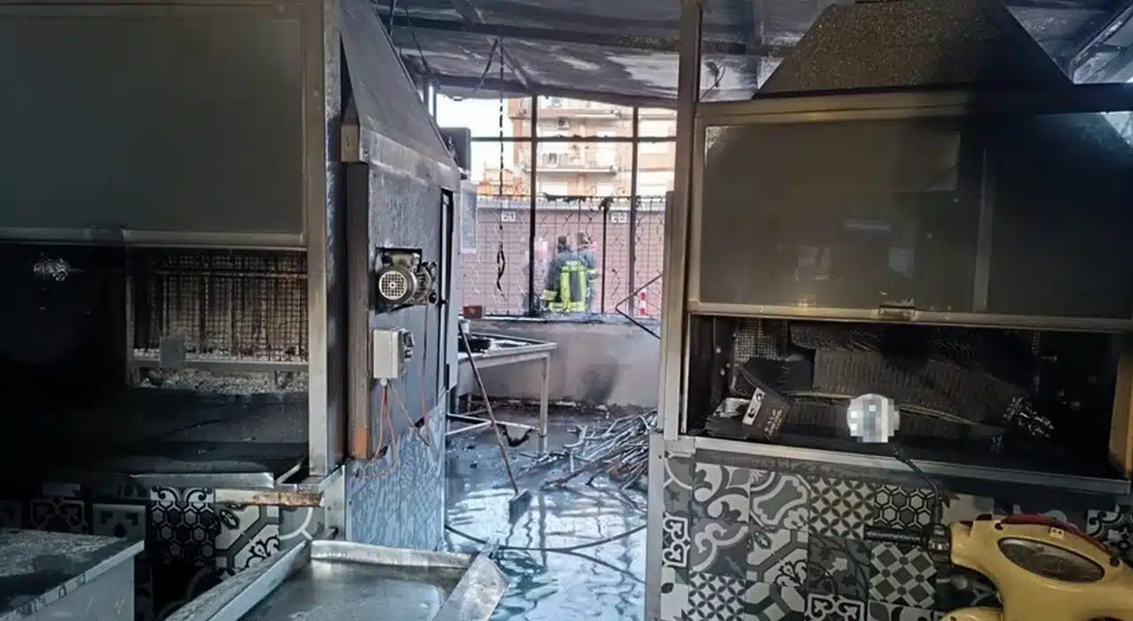 arzano incendio negozio polli 7 marzo