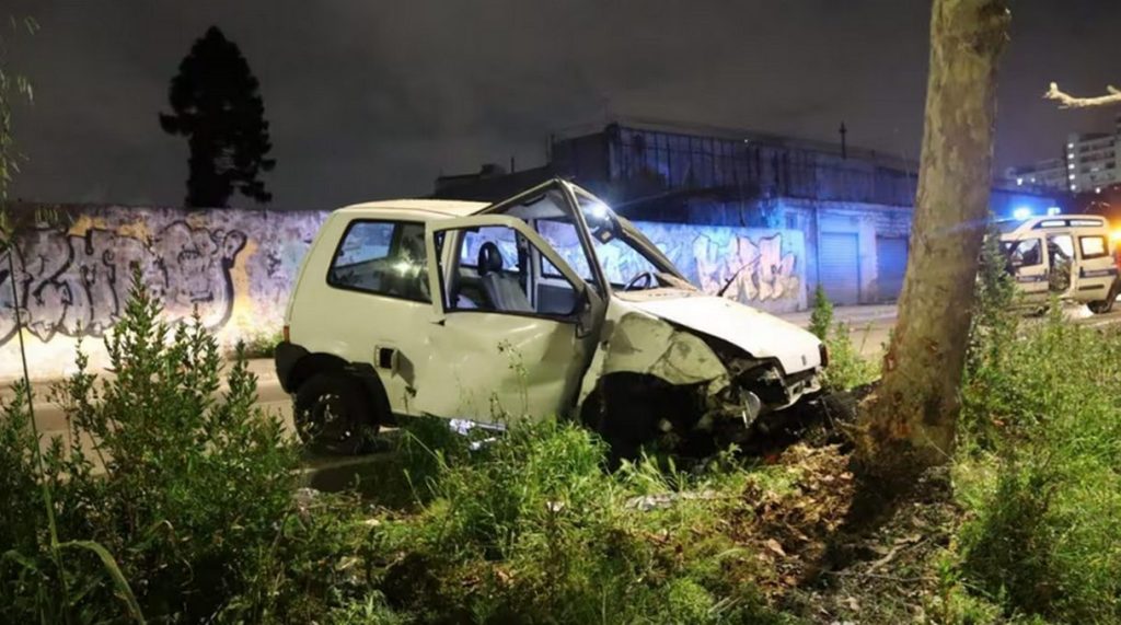 barra auto contro albero 16 marzo