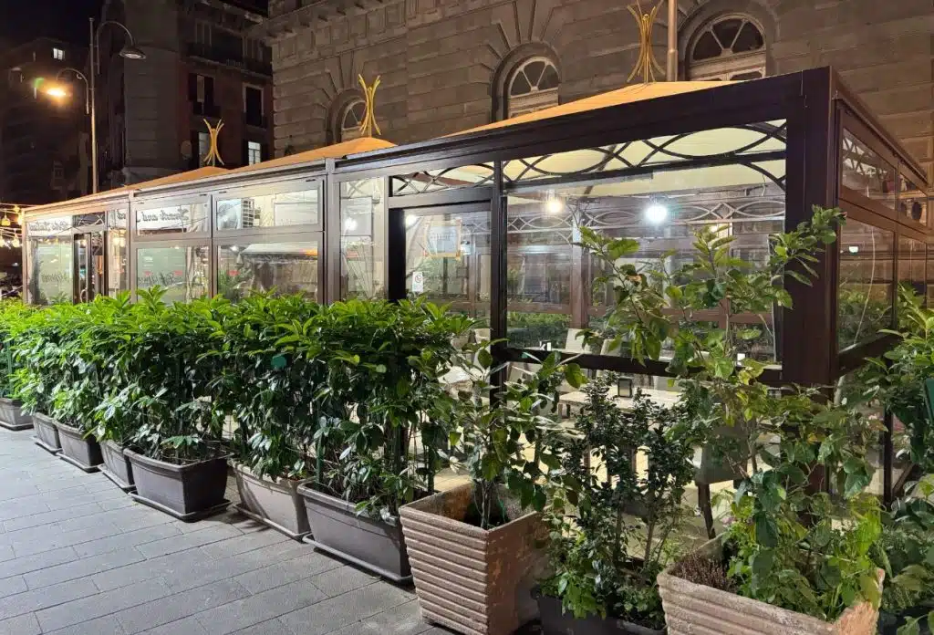 Napoli sequestrate strutture abusive