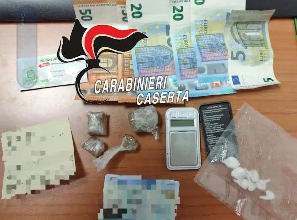 caserta-arrestato-spacciatore-droga-pochette