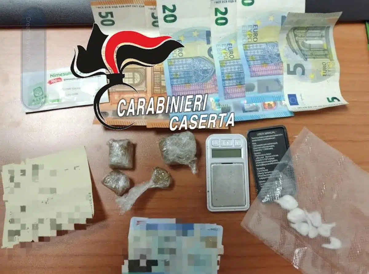 caserta-arrestato-spacciatore-droga-pochette