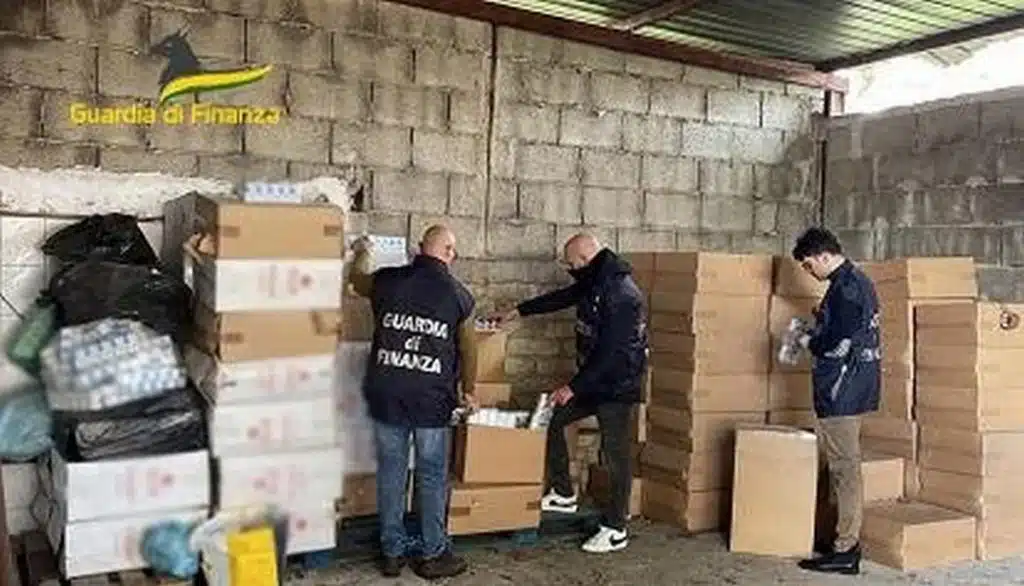 napoli-sequestro-sigarette-contrabbando-15-marzo