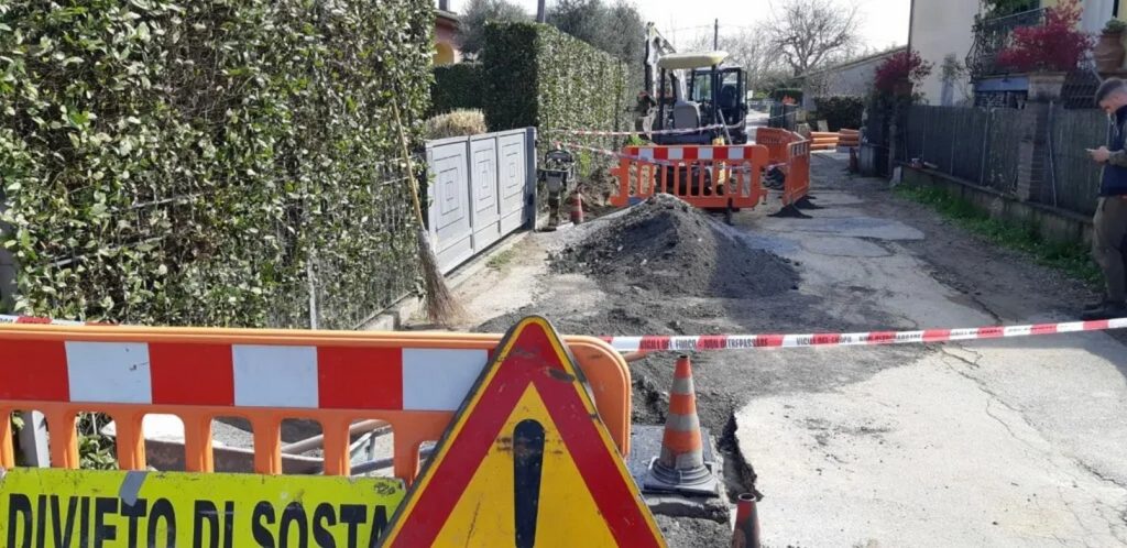 lucca operaio caduto scavo morto chi è 21 marzo