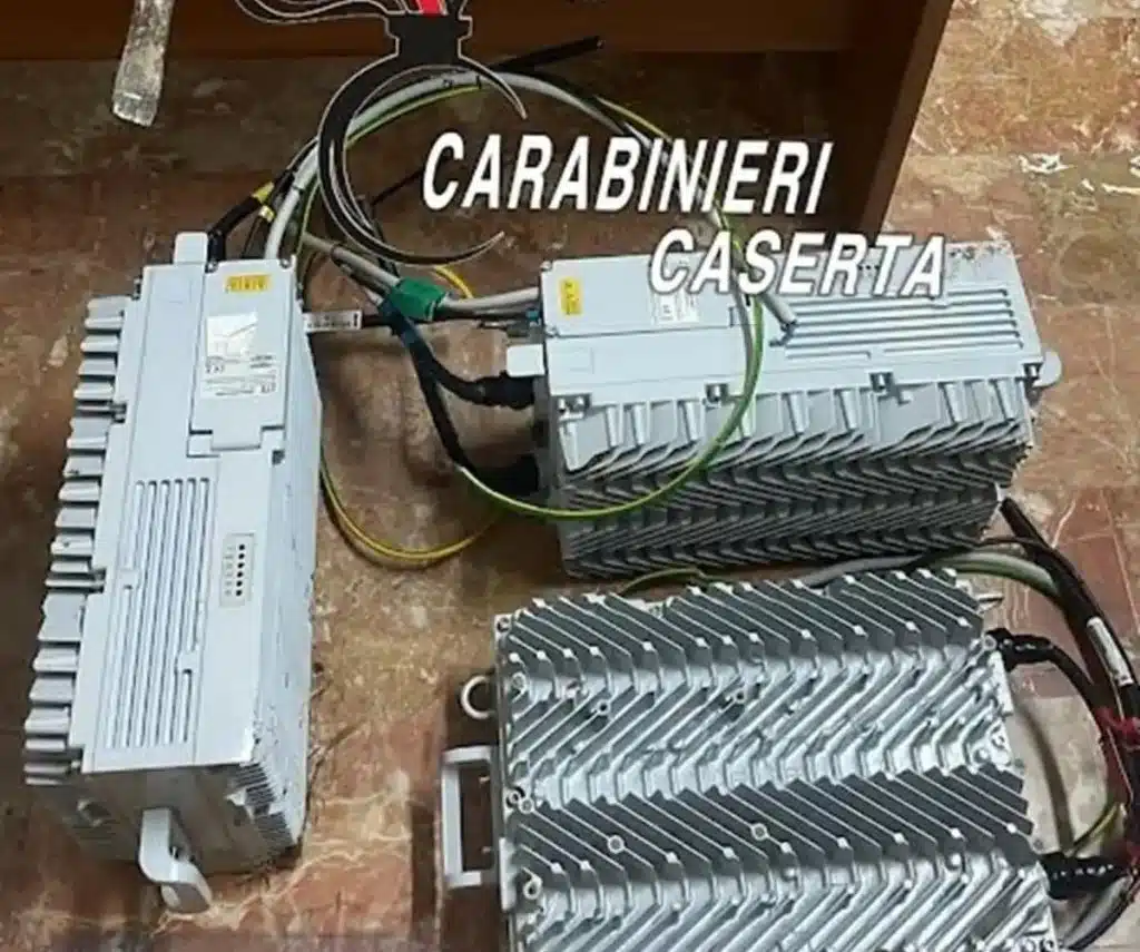 rubano-ripetitore-wind-tre-ragazzi-arrestati-furto-caserta