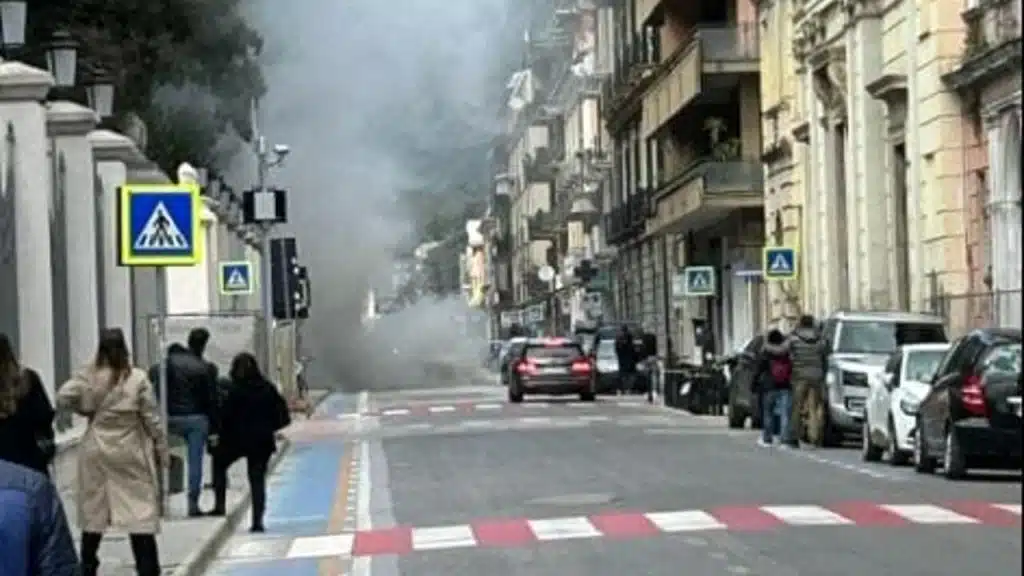 caserta incendio auto oggi 24 marzo