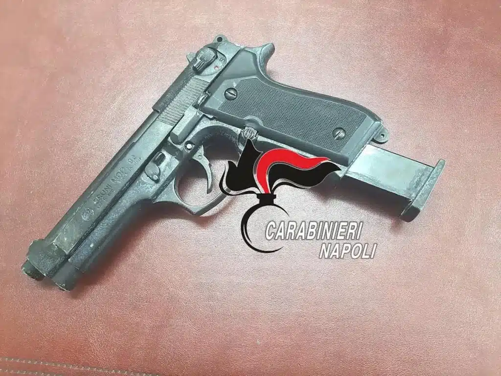 poggiomarino pistola contro carabinieri arrestato