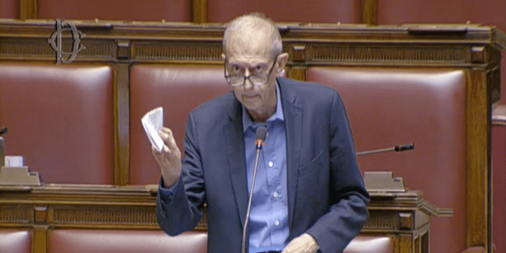 piero-fassino-rubato-profumo-duty-free