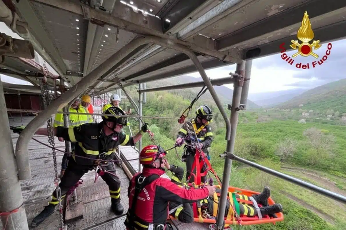 Esercitazione Monteforte Irpino simulato salvataggio operaio