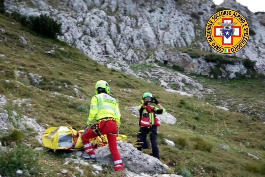 alta valtellin escursionista morto scarpata