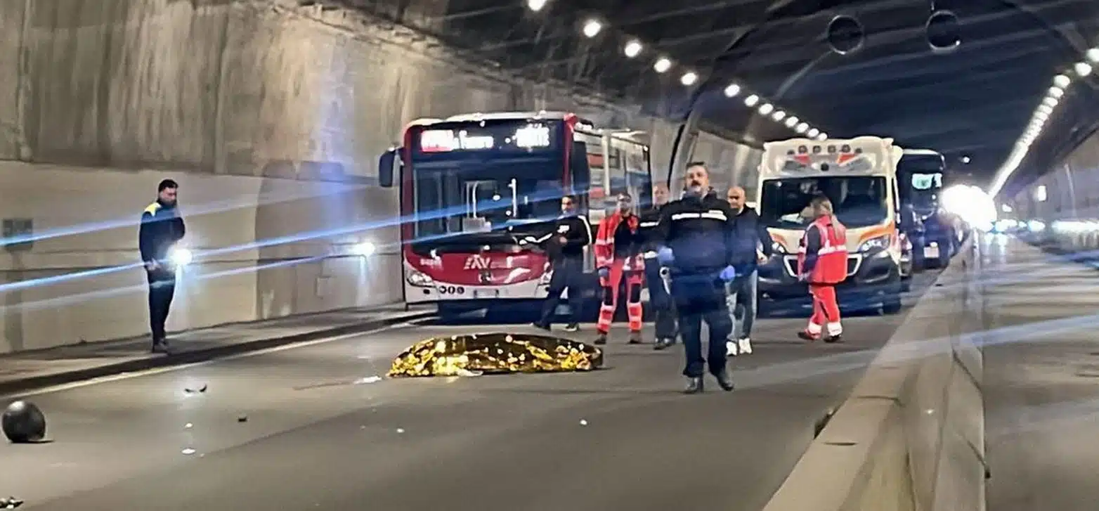 incidente moto napoli morto 18 aprile