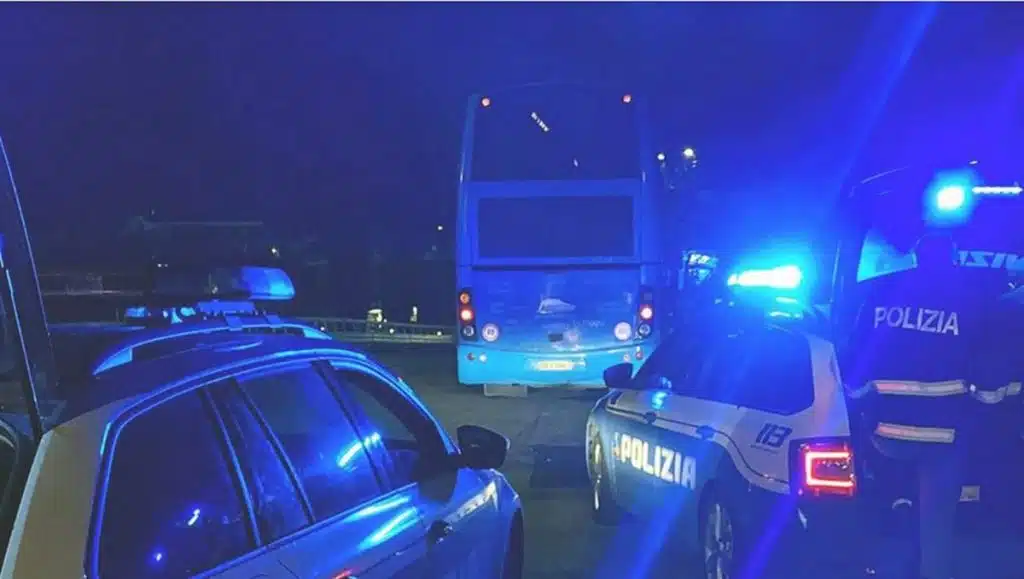 napoli tenta strangolare autista bus 19 aprile