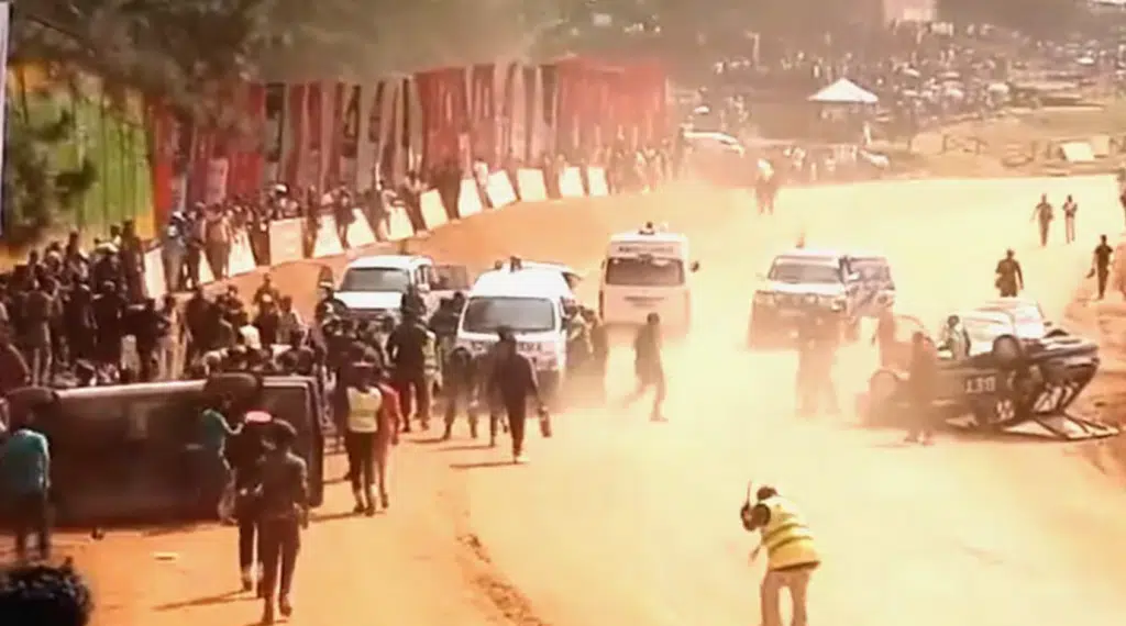 sri lanka auto piomba folla morti feriti