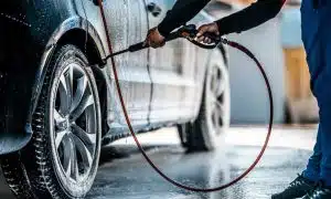 Napoli sequestrato autolavaggio
