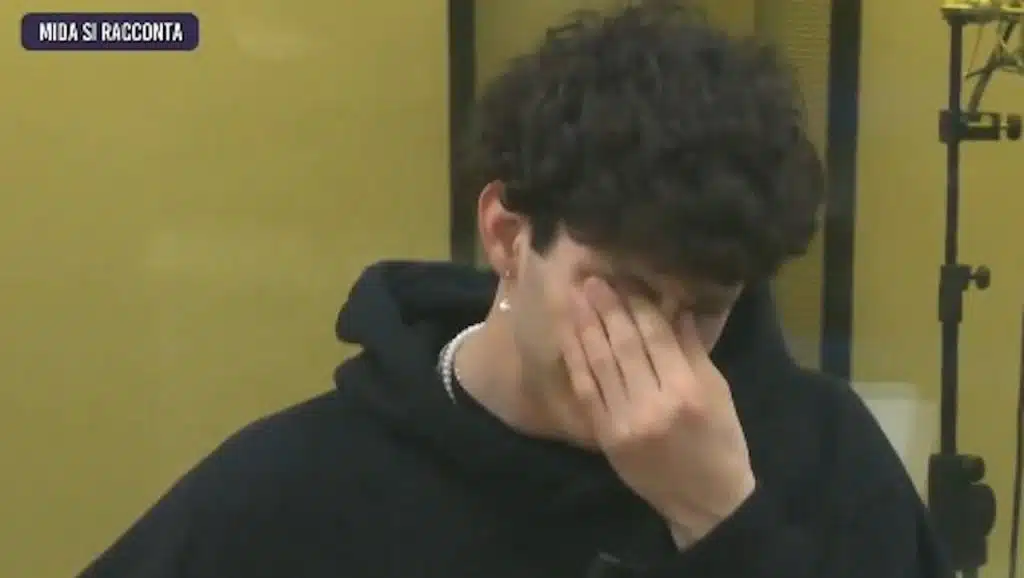 amici 23 mida scoppia lacrime