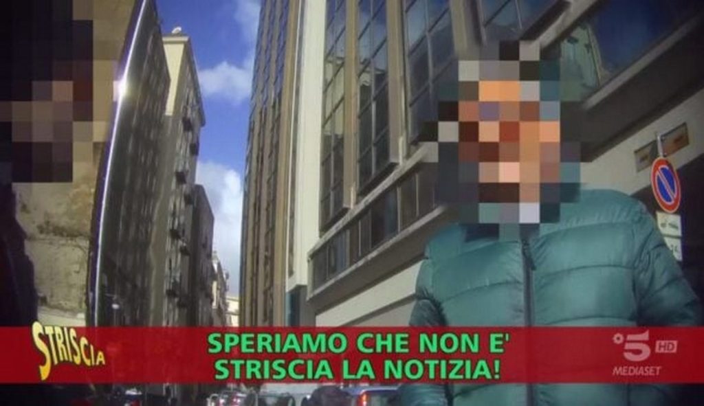 napoli insulti minacce luca abete striscia la notizia