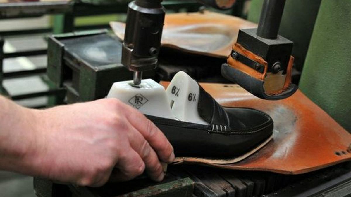 napoli ruba scarpe giubbotto arrestato