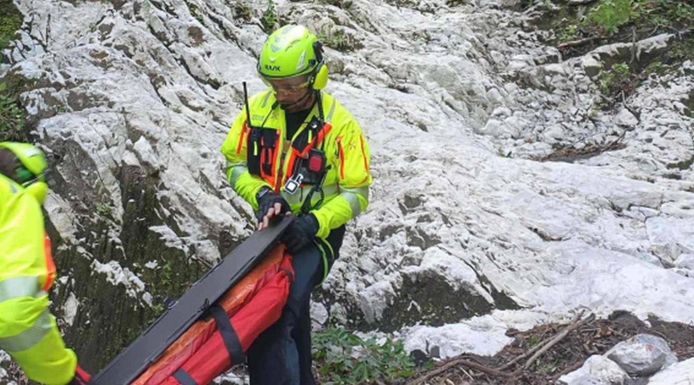 nocera superiore escursionista precipitato sentiero salvato