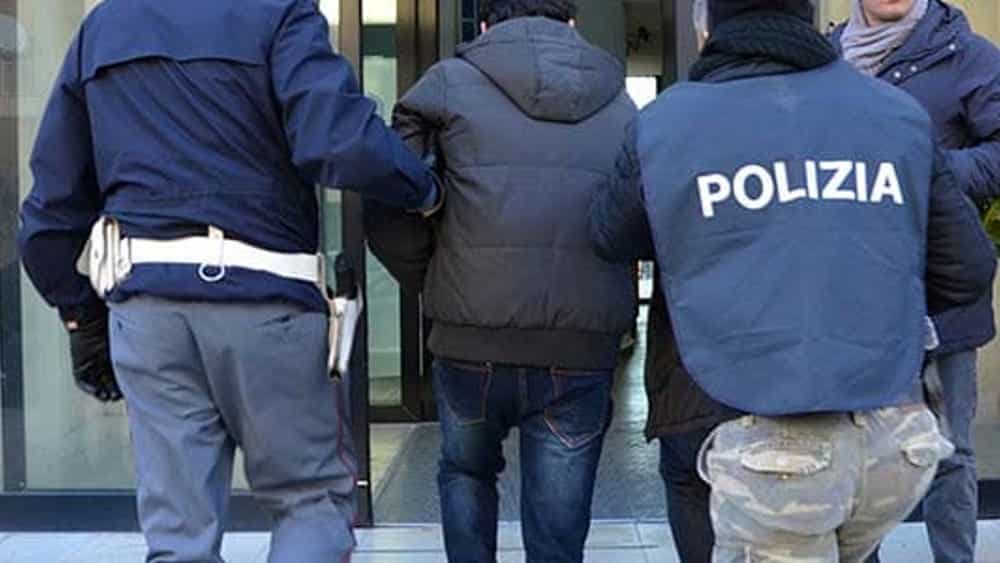 trentola ducente evade domiciliari droga arrestato