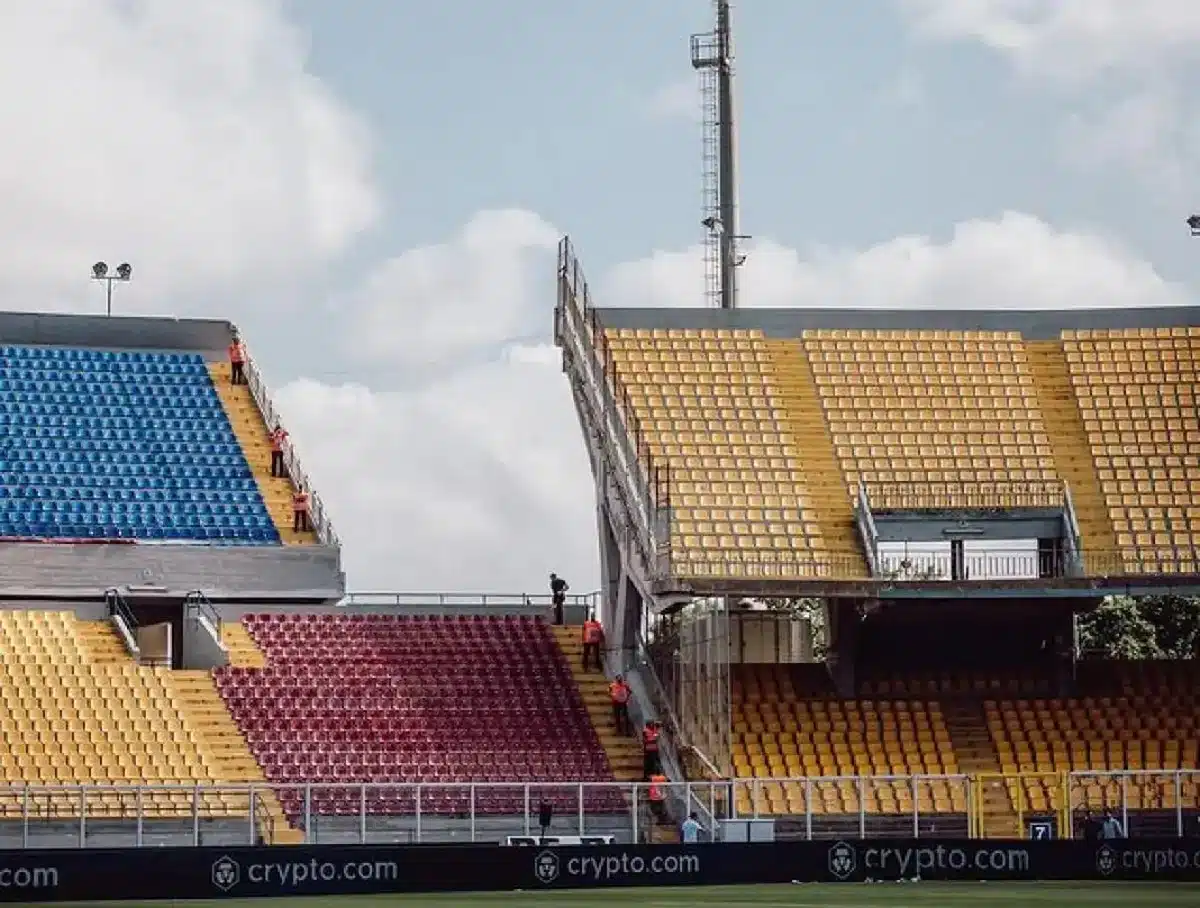 napoli tifoso picchiato stadio lecce denunce