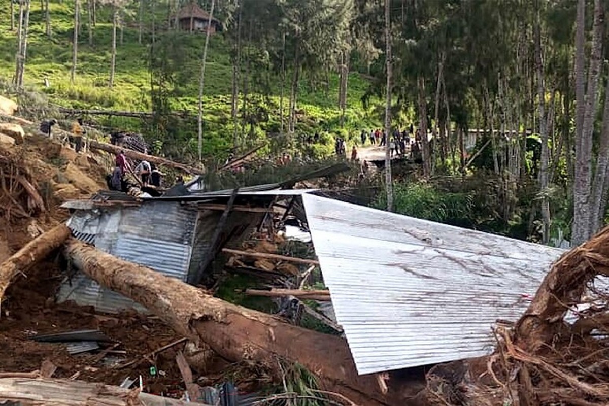 Frana rade al suolo un villaggio in Papua Nuova Guinea: 150 case sepolte e 670 morti