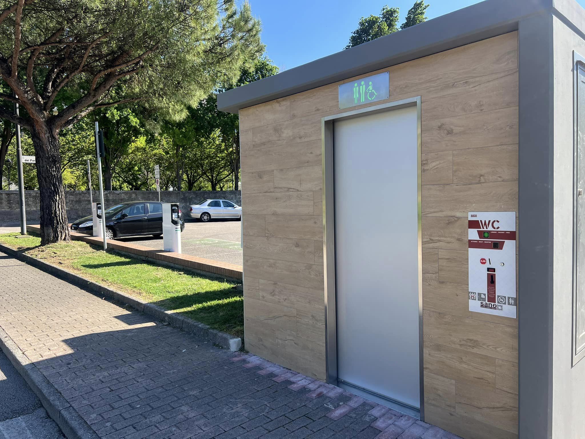 Baronissi, installati i primi servizi igienici pubblici autopulenti