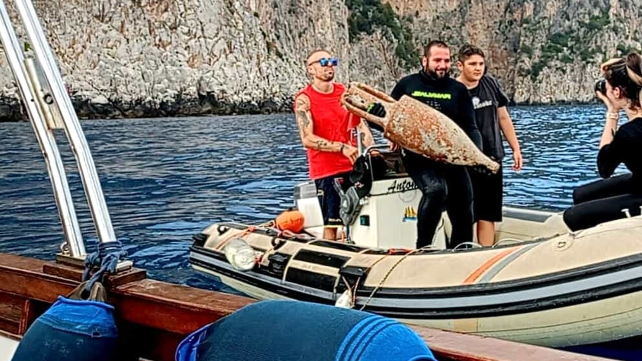 palinuro recuperata anfora romana