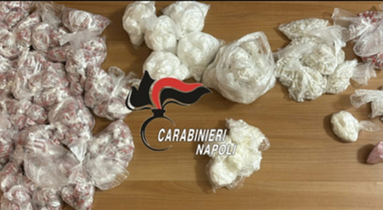 napoli droga cantina arrestato